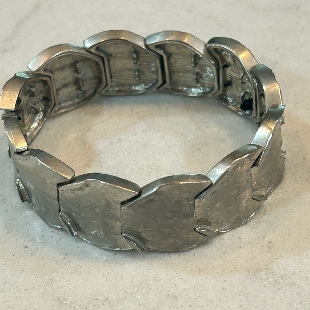 Cookie Lee Silvertone Geometric Leaves Stretch Bracelet 10$